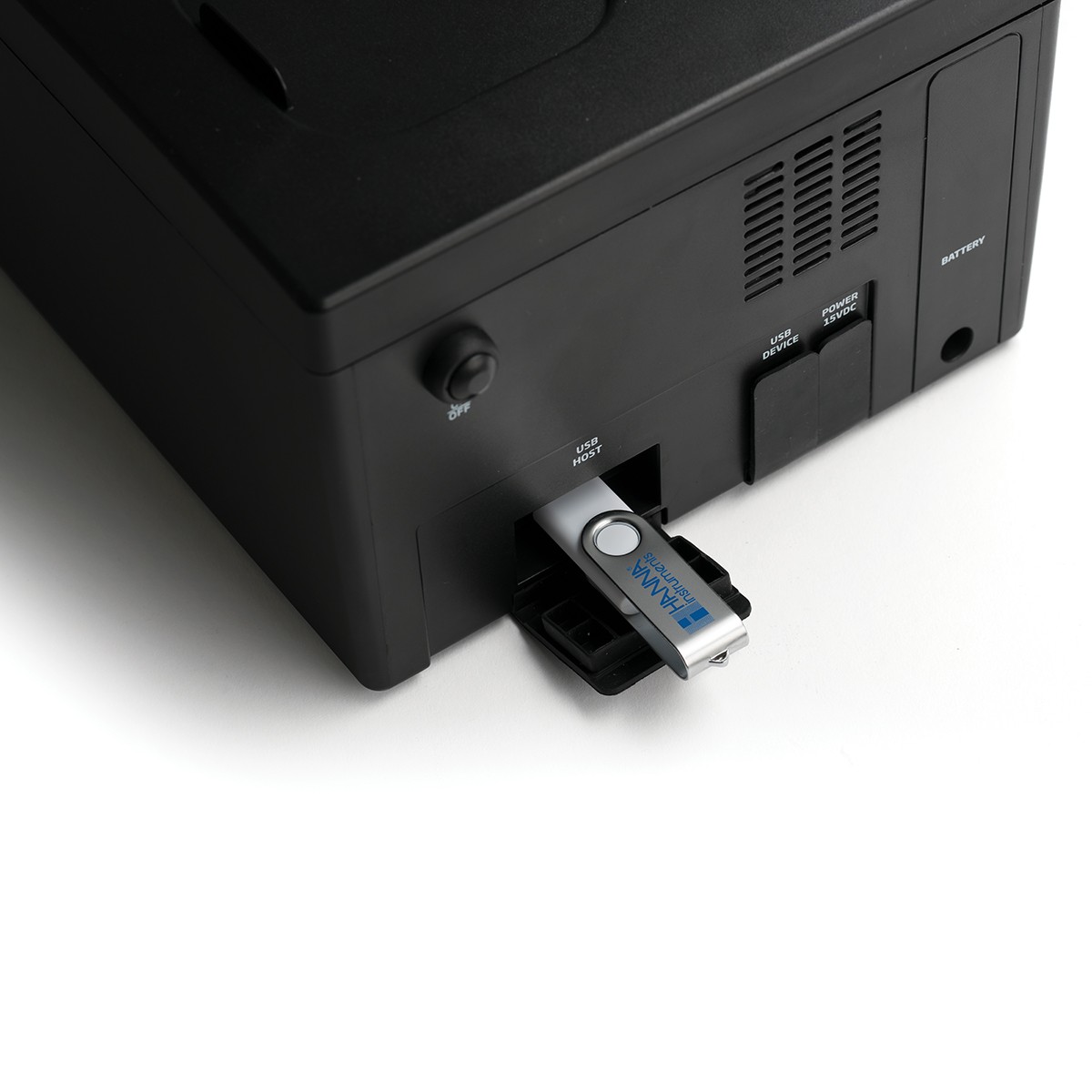 hi801_with-usb-stick.jpg hi801_with-usb-stick.jpg